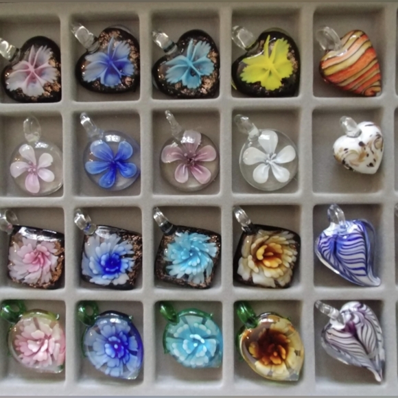 Hi! I'm Heather. I sell beautiful glass jewelry! And nice name brand clothes!π - Picture 2 of 4